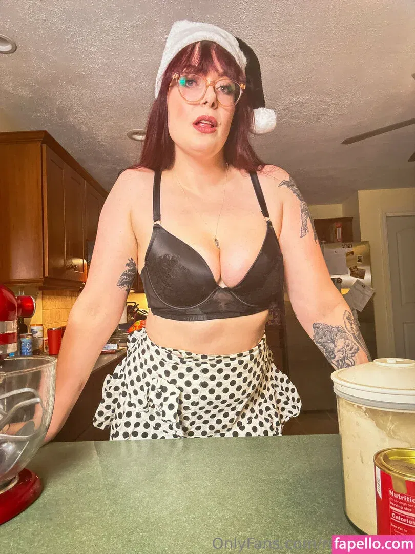 modernmoirae / roxierusalka / runoperun Onlyfans Photo Gallery 