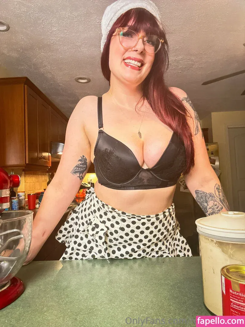 modernmoirae / roxierusalka / runoperun Onlyfans Photo Gallery 