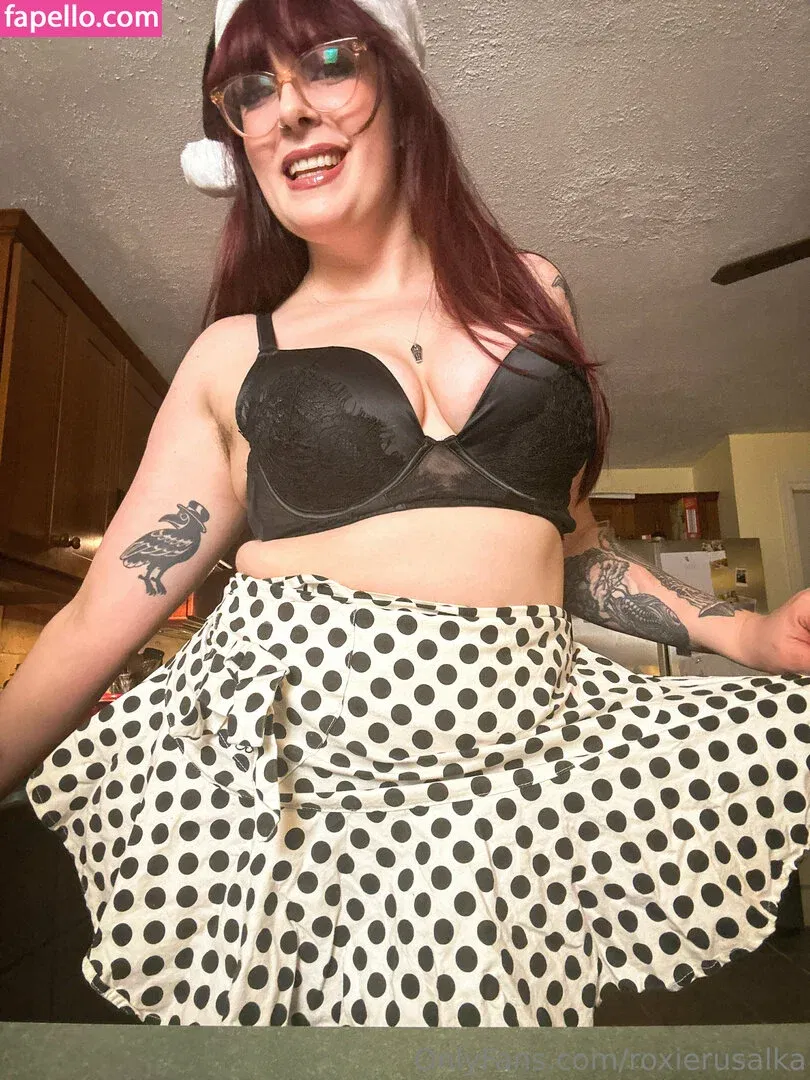 modernmoirae / roxierusalka / runoperun Onlyfans Photo Gallery 