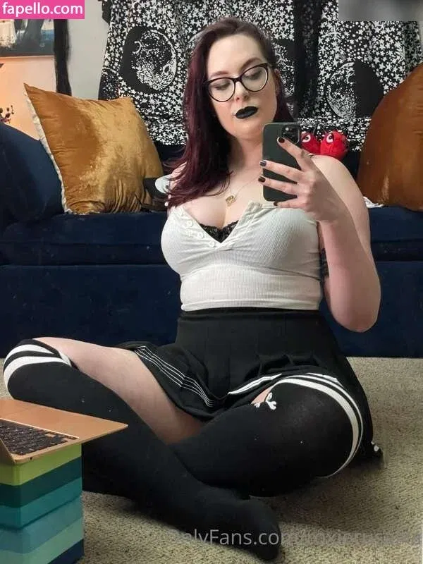 modernmoirae / roxierusalka / runoperun Onlyfans Photo Gallery 