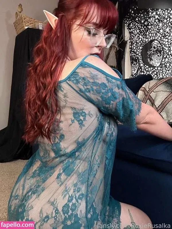 modernmoirae / roxierusalka / runoperun Onlyfans Photo Gallery 