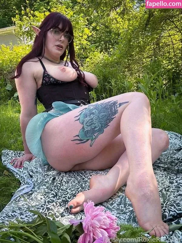 modernmoirae / roxierusalka / runoperun Onlyfans Photo Gallery 