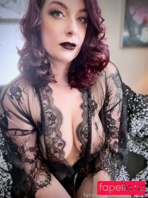 modernmoirae / roxierusalka / runoperun Onlyfans Photo Gallery 