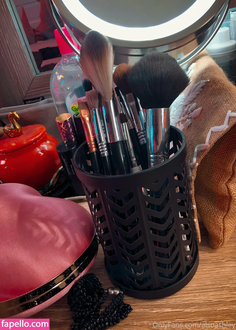 AlsoAshley / AlsoAshleyB / Ashely Barron Onlyfans Photo Gallery 