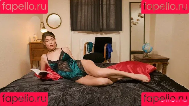 Christelle Picot / amantsdudivan Onlyfans Photo Gallery 