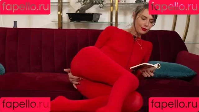 Christelle Picot / amantsdudivan Onlyfans Photo Gallery 