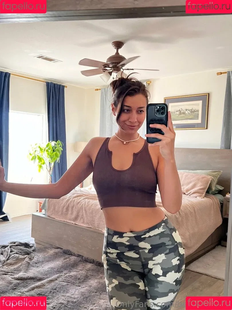 Bella Rolland / bellarollandx / bitchbellarolland Onlyfans Photo Gallery 
