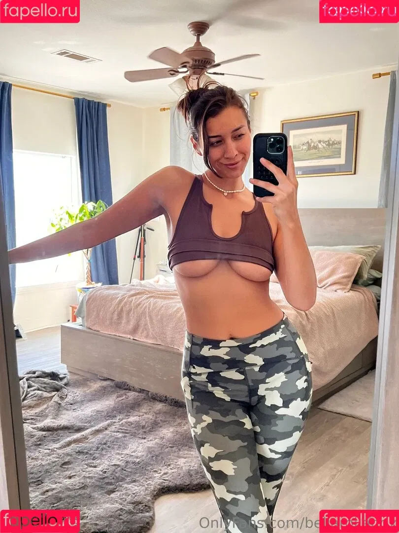 Bella Rolland / bellarollandx / bitchbellarolland Onlyfans Photo Gallery 