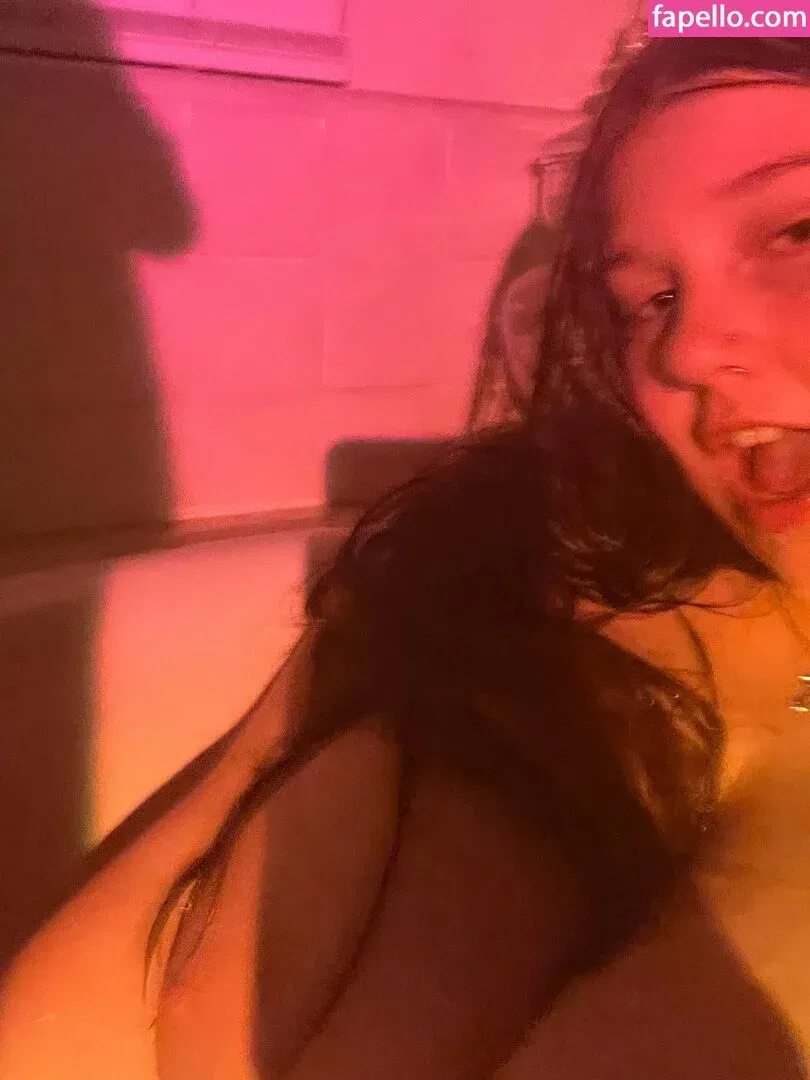 itsjenwarnes / yrbigboobgf Onlyfans Photo Gallery 