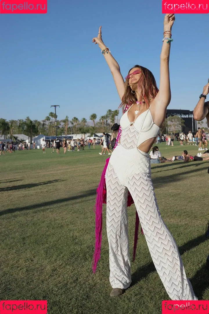 Alessandra Ambrosio / aleambrosio / alelovesanja / alessandraambrosio Onlyfans Photo Gallery 
