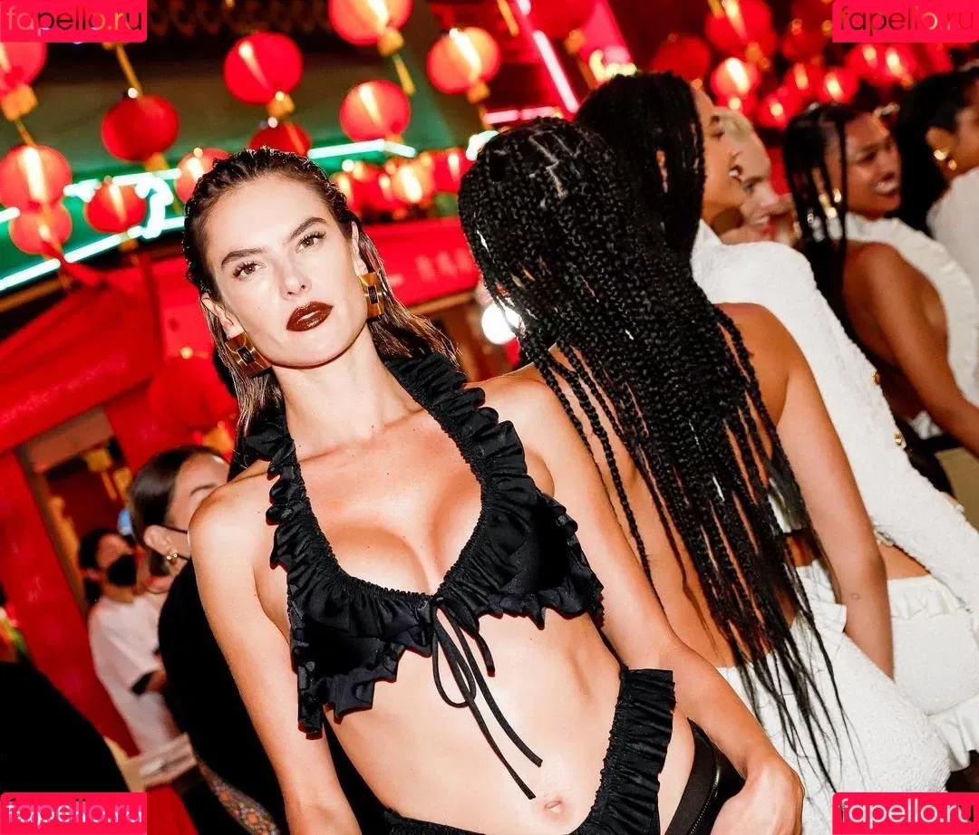 Alessandra Ambrosio / aleambrosio / alelovesanja / alessandraambrosio Onlyfans Photo Gallery 