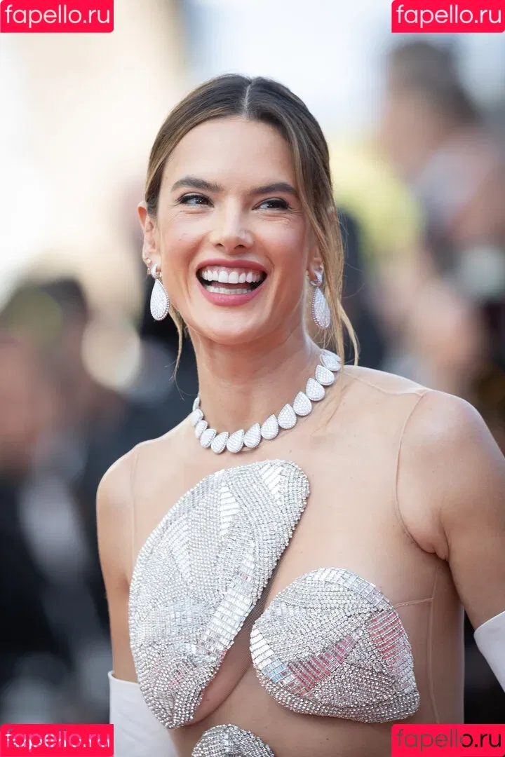Alessandra Ambrosio / aleambrosio / alelovesanja / alessandraambrosio Onlyfans Photo Gallery 