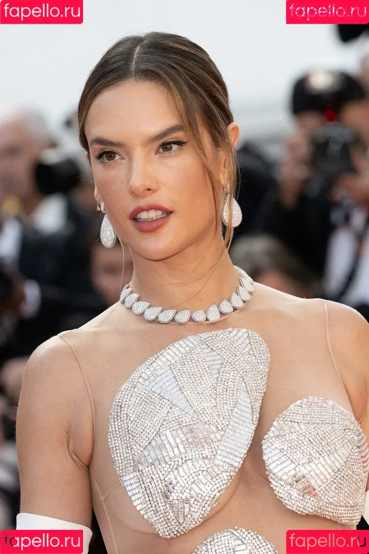 Alessandra Ambrosio / aleambrosio / alelovesanja / alessandraambrosio Onlyfans Photo Gallery 
