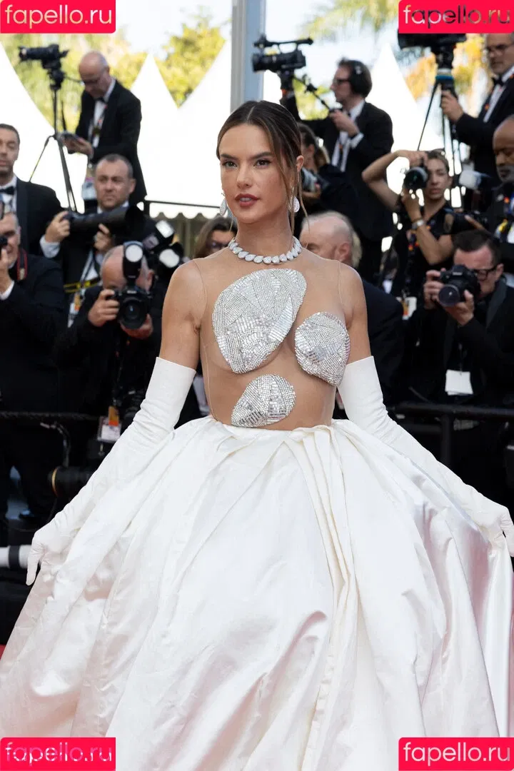 Alessandra Ambrosio / aleambrosio / alelovesanja / alessandraambrosio Onlyfans Photo Gallery 