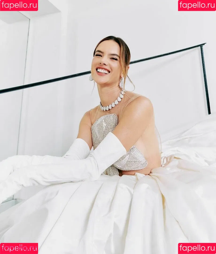 Alessandra Ambrosio / aleambrosio / alelovesanja / alessandraambrosio Onlyfans Photo Gallery 