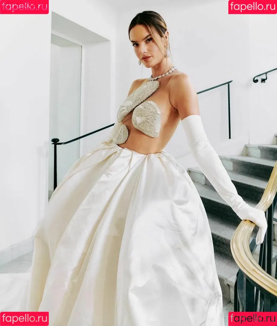 Alessandra Ambrosio / aleambrosio / alelovesanja / alessandraambrosio Onlyfans Photo Gallery 