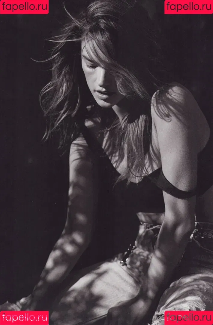 Alessandra Ambrosio / aleambrosio / alelovesanja / alessandraambrosio Onlyfans Photo Gallery 