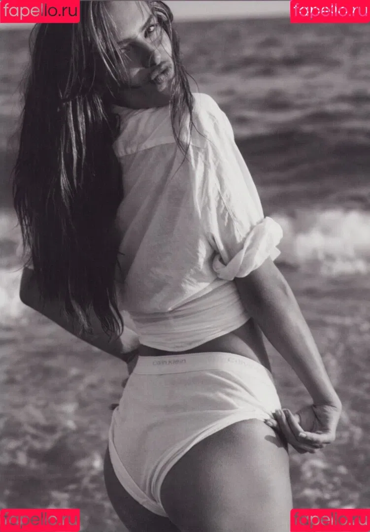 Alessandra Ambrosio / aleambrosio / alelovesanja / alessandraambrosio Onlyfans Photo Gallery 