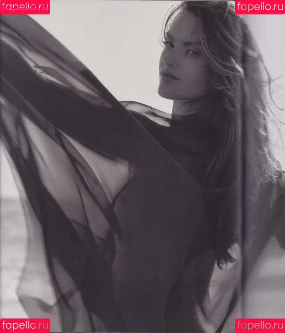 Alessandra Ambrosio / aleambrosio / alelovesanja / alessandraambrosio Onlyfans Photo Gallery 