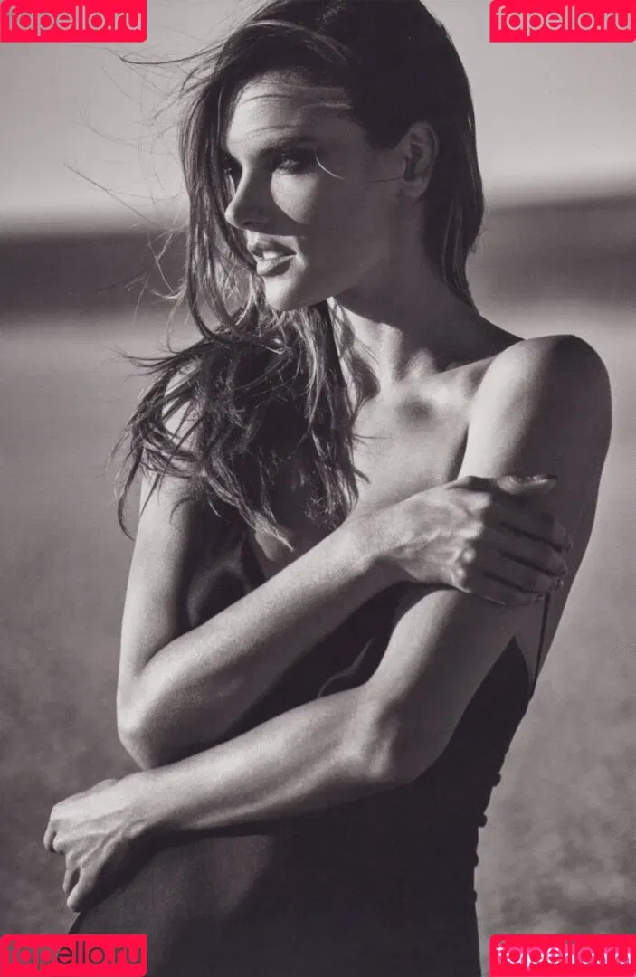 Alessandra Ambrosio / aleambrosio / alelovesanja / alessandraambrosio Onlyfans Photo Gallery 