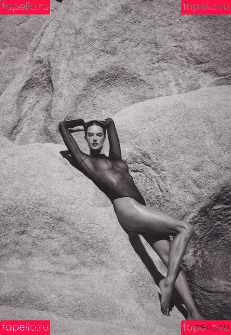 Alessandra Ambrosio / aleambrosio / alelovesanja / alessandraambrosio Onlyfans Photo Gallery 
