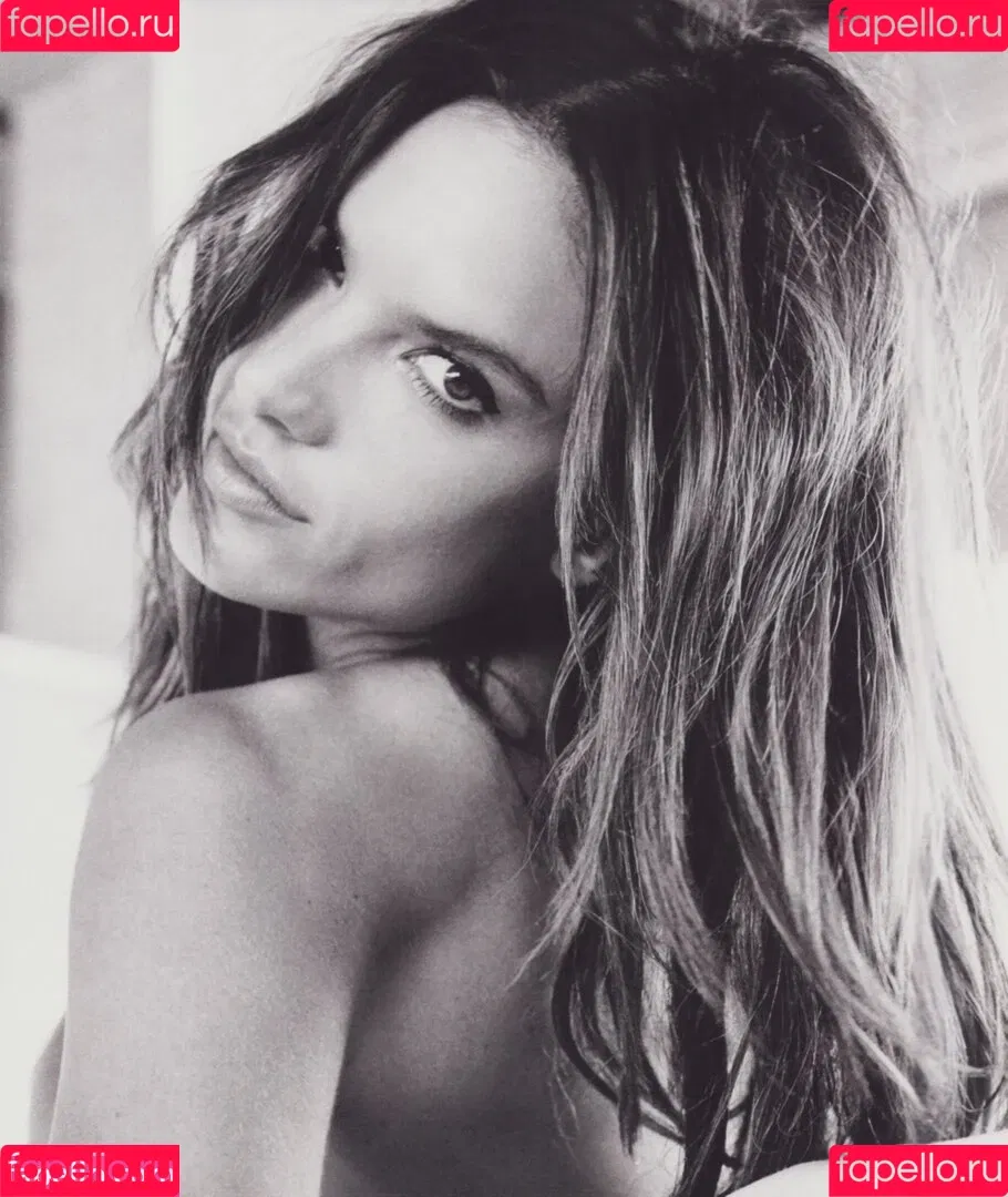 Alessandra Ambrosio / aleambrosio / alelovesanja / alessandraambrosio Onlyfans Photo Gallery 