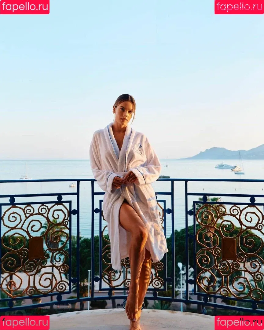 Alessandra Ambrosio / aleambrosio / alelovesanja / alessandraambrosio Onlyfans Photo Gallery 