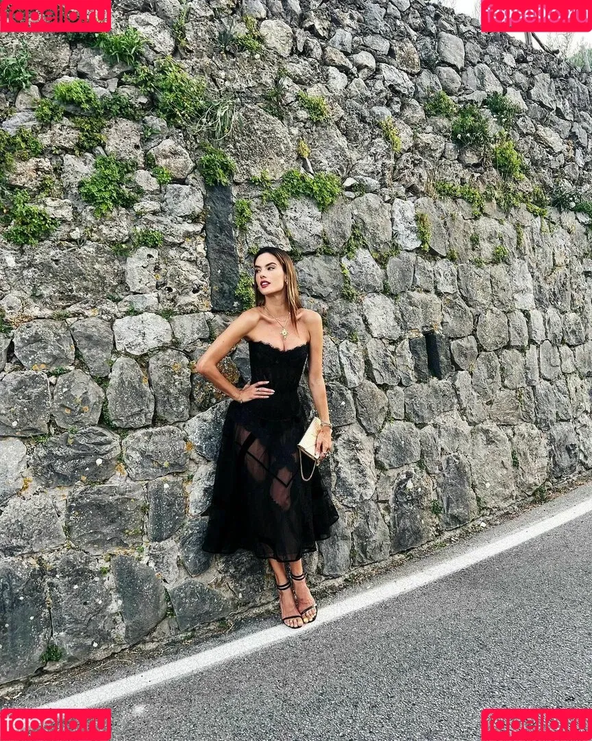 Alessandra Ambrosio / aleambrosio / alelovesanja / alessandraambrosio Onlyfans Photo Gallery 