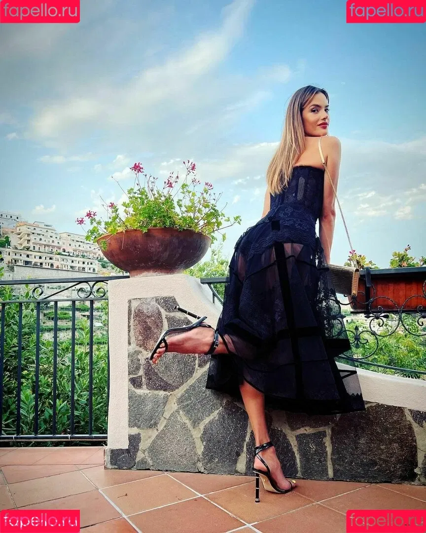 Alessandra Ambrosio / aleambrosio / alelovesanja / alessandraambrosio Onlyfans Photo Gallery 