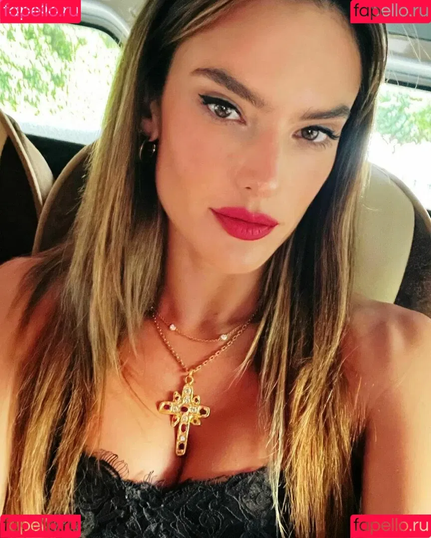 Alessandra Ambrosio / aleambrosio / alelovesanja / alessandraambrosio Onlyfans Photo Gallery 