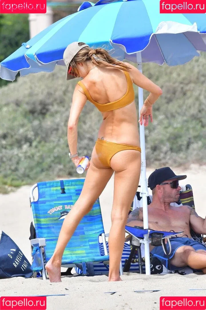 Alessandra Ambrosio / aleambrosio / alelovesanja / alessandraambrosio Onlyfans Photo Gallery 