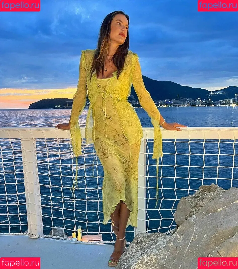 Alessandra Ambrosio / aleambrosio / alelovesanja / alessandraambrosio Onlyfans Photo Gallery 