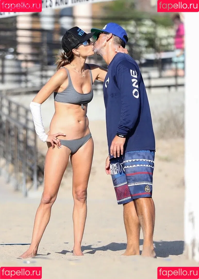 Alessandra Ambrosio / aleambrosio / alelovesanja / alessandraambrosio Onlyfans Photo Gallery 