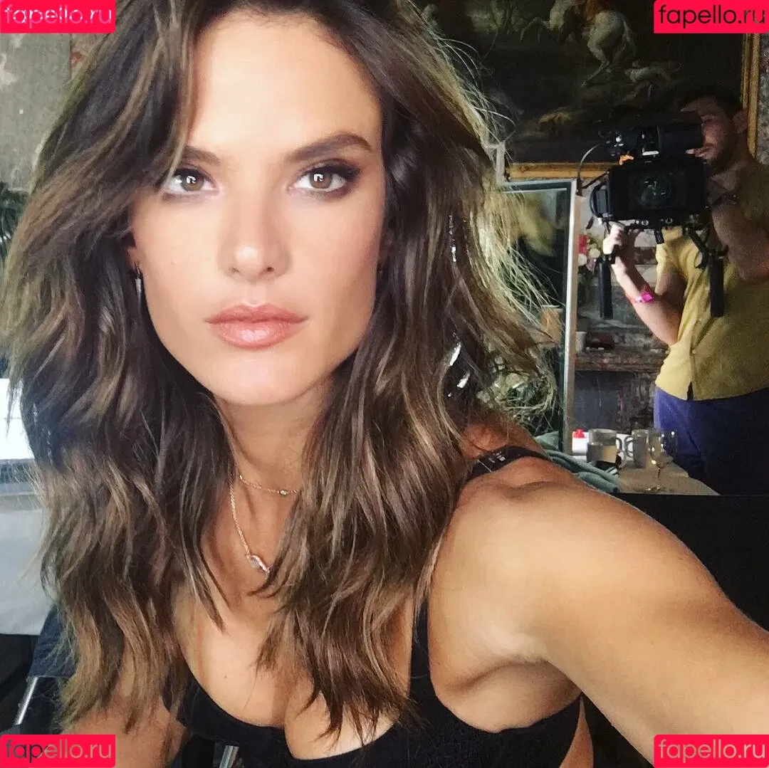Alessandra Ambrosio / aleambrosio / alelovesanja / alessandraambrosio Onlyfans Photo Gallery 