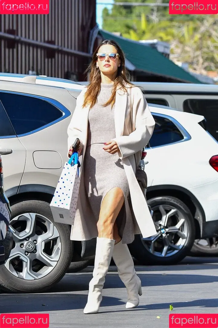 Alessandra Ambrosio / aleambrosio / alelovesanja / alessandraambrosio Onlyfans Photo Gallery 