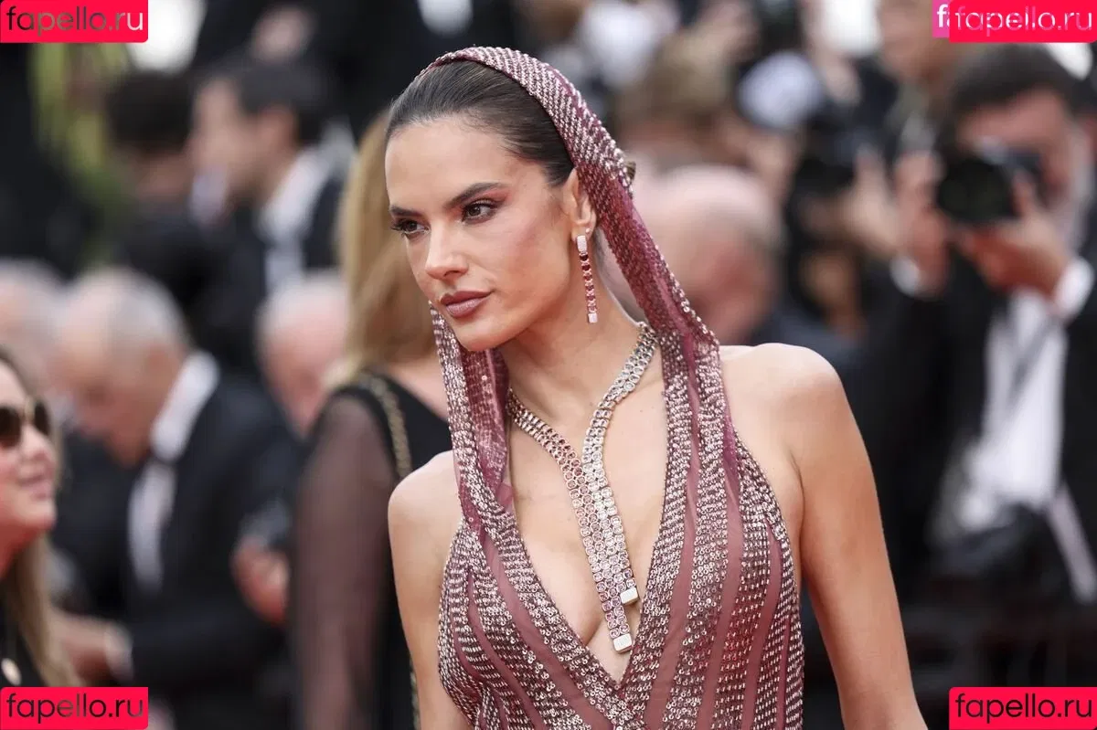 Alessandra Ambrosio / aleambrosio / alelovesanja / alessandraambrosio Onlyfans Photo Gallery 