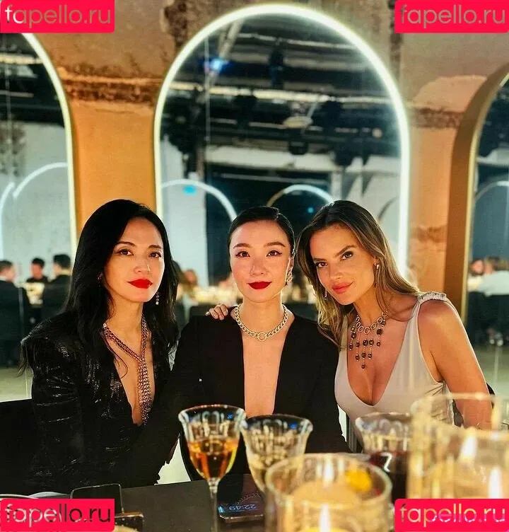 Alessandra Ambrosio / aleambrosio / alelovesanja / alessandraambrosio Onlyfans Photo Gallery 