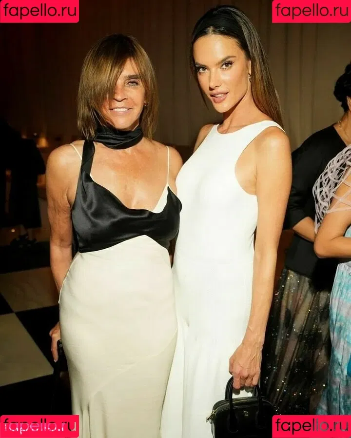 Alessandra Ambrosio / aleambrosio / alelovesanja / alessandraambrosio Onlyfans Photo Gallery 