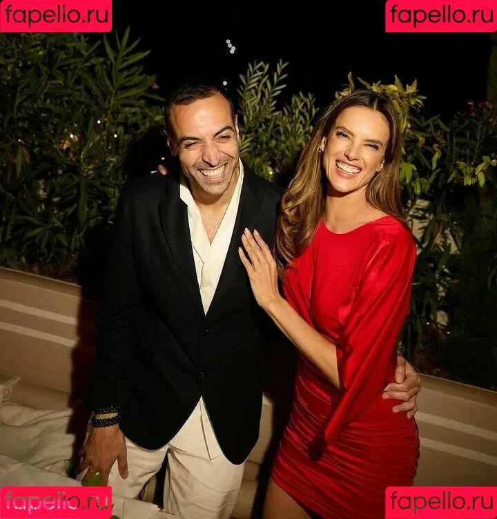 Alessandra Ambrosio / aleambrosio / alelovesanja / alessandraambrosio Onlyfans Photo Gallery 