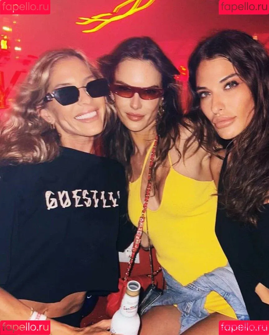 Alessandra Ambrosio / aleambrosio / alelovesanja / alessandraambrosio Onlyfans Photo Gallery 