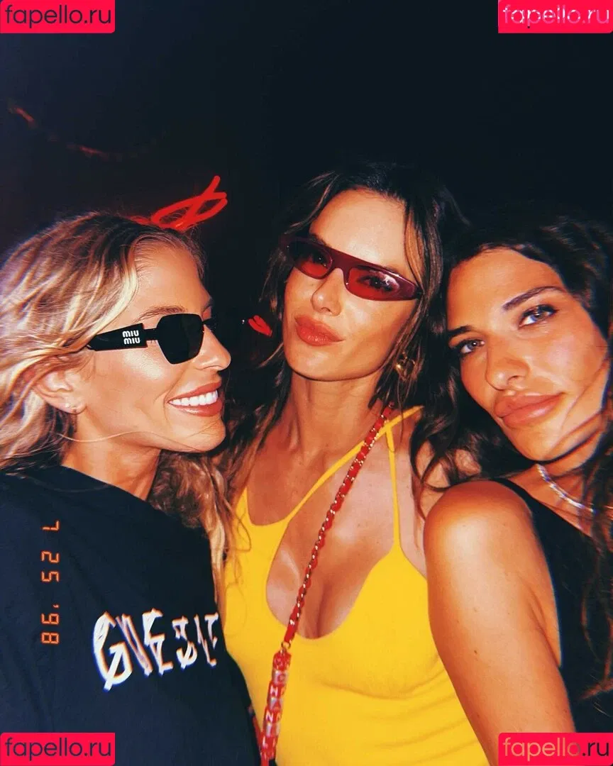 Alessandra Ambrosio / aleambrosio / alelovesanja / alessandraambrosio Onlyfans Photo Gallery 