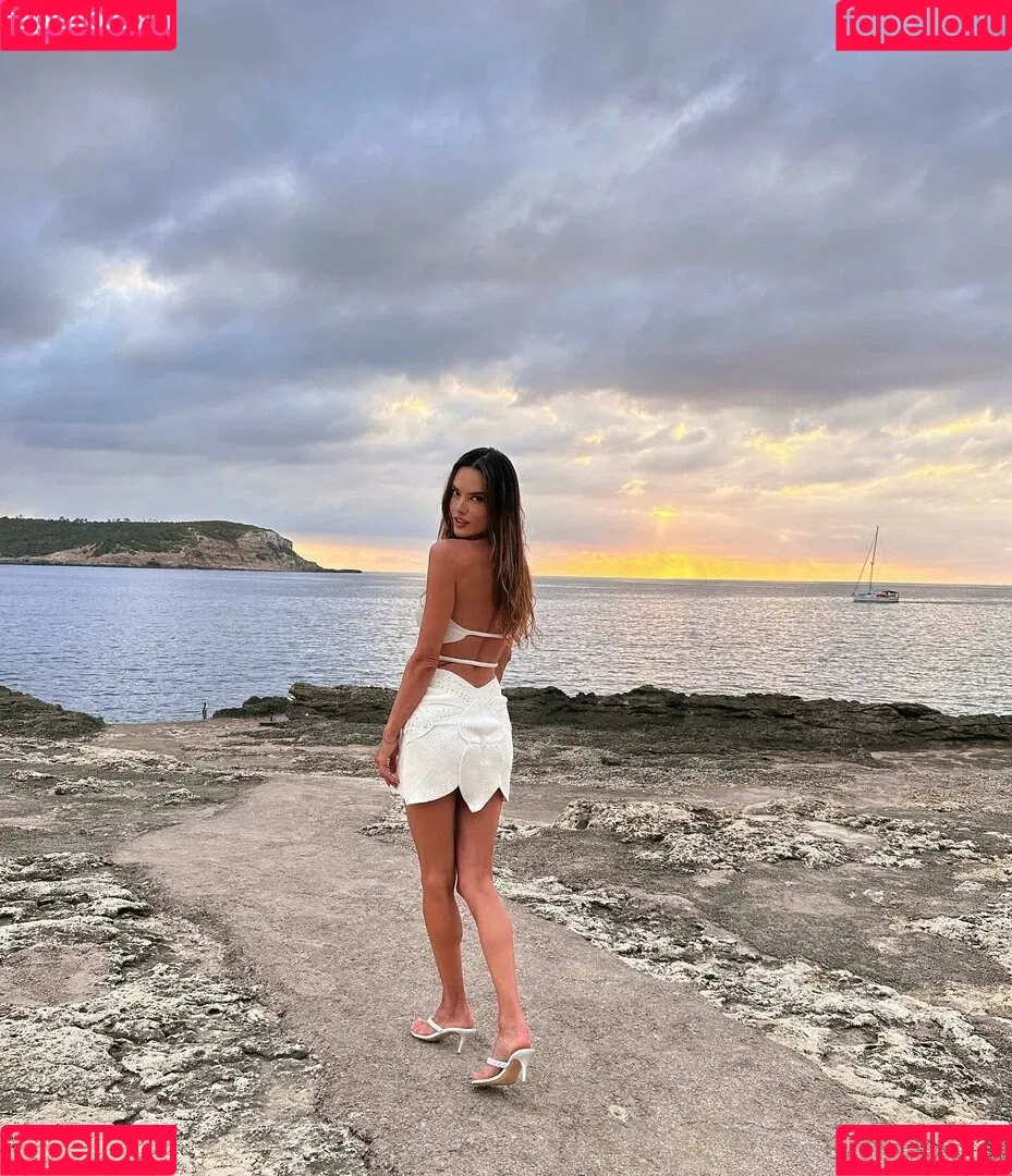 Alessandra Ambrosio / aleambrosio / alelovesanja / alessandraambrosio Onlyfans Photo Gallery 