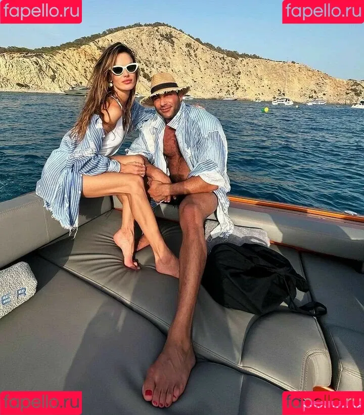 Alessandra Ambrosio / aleambrosio / alelovesanja / alessandraambrosio Onlyfans Photo Gallery 