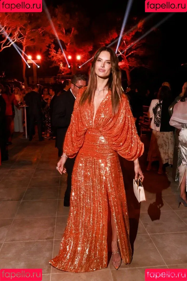 Alessandra Ambrosio / aleambrosio / alelovesanja / alessandraambrosio Onlyfans Photo Gallery 