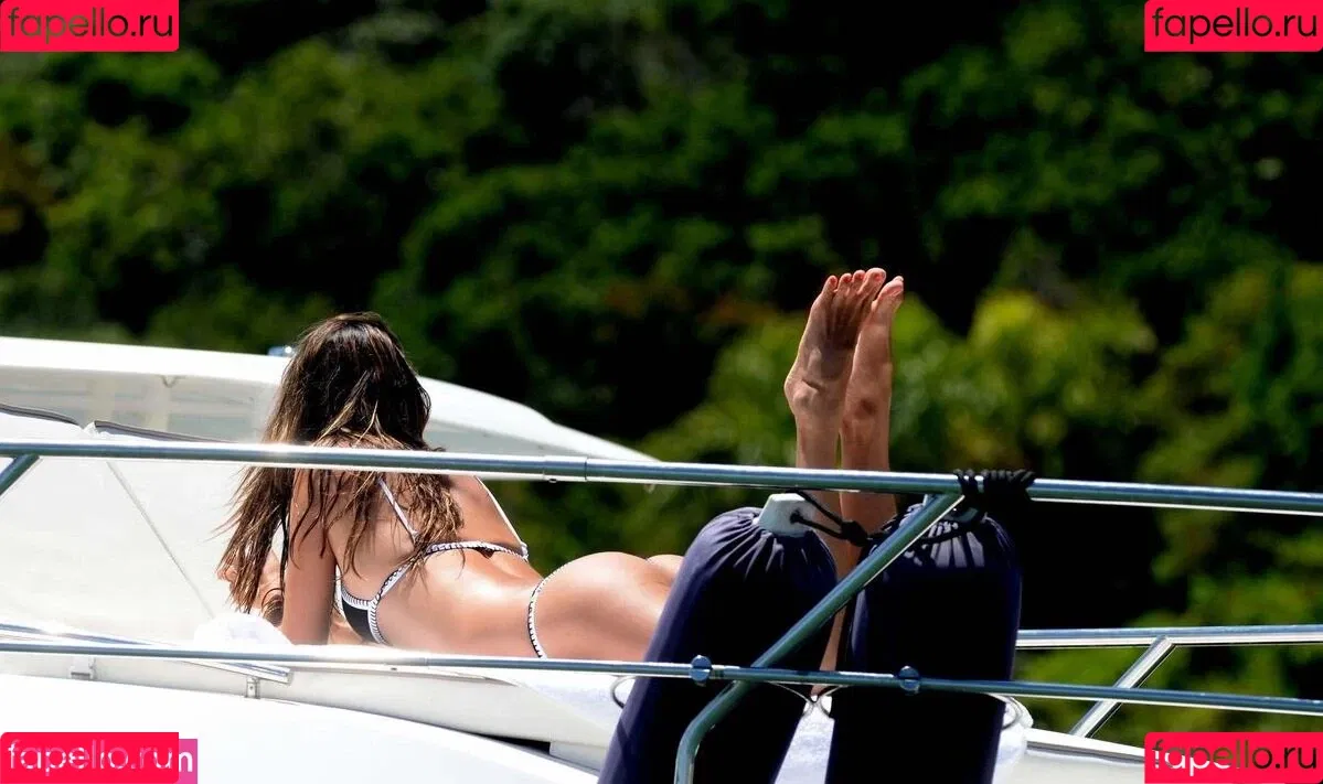 Alessandra Ambrosio / aleambrosio / alelovesanja / alessandraambrosio Onlyfans Photo Gallery 