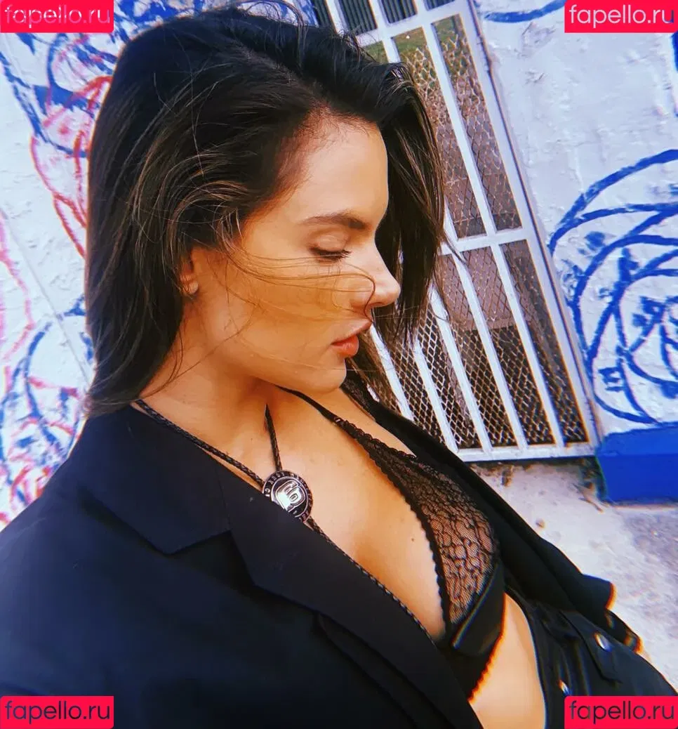 Alessandra Ambrosio / aleambrosio / alelovesanja / alessandraambrosio Onlyfans Photo Gallery 