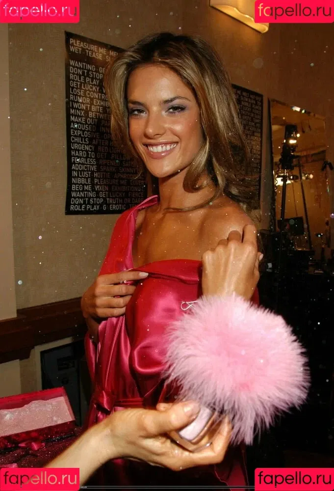 Alessandra Ambrosio / aleambrosio / alelovesanja / alessandraambrosio Onlyfans Photo Gallery 
