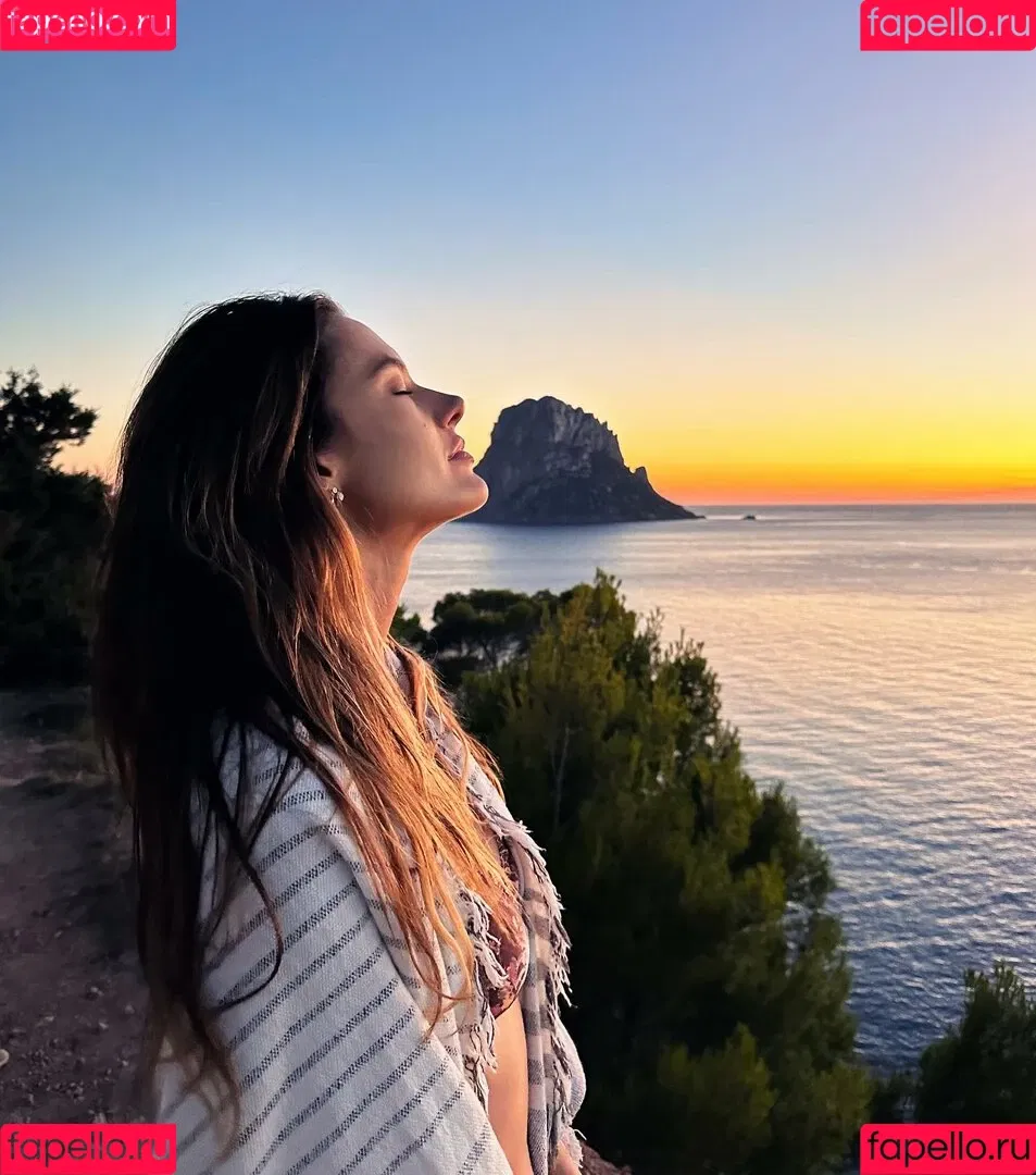 Alessandra Ambrosio / aleambrosio / alelovesanja / alessandraambrosio Onlyfans Photo Gallery 