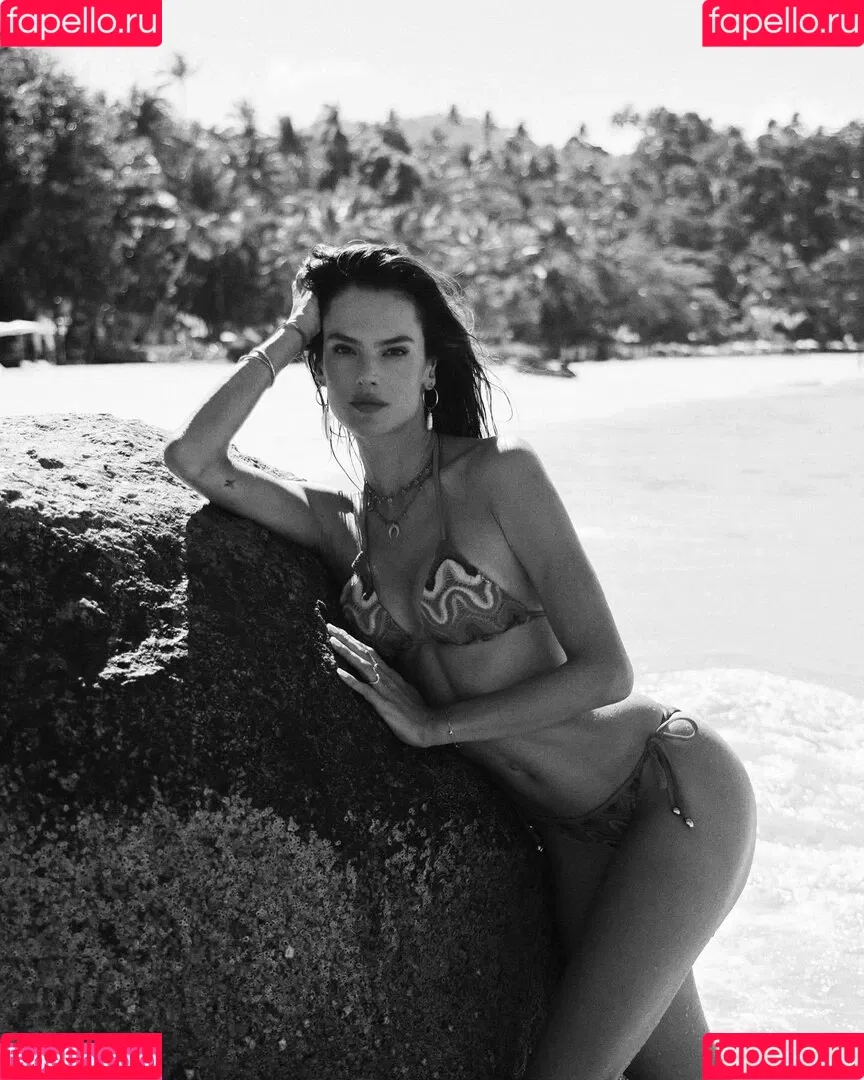 Alessandra Ambrosio / aleambrosio / alelovesanja / alessandraambrosio Onlyfans Photo Gallery 