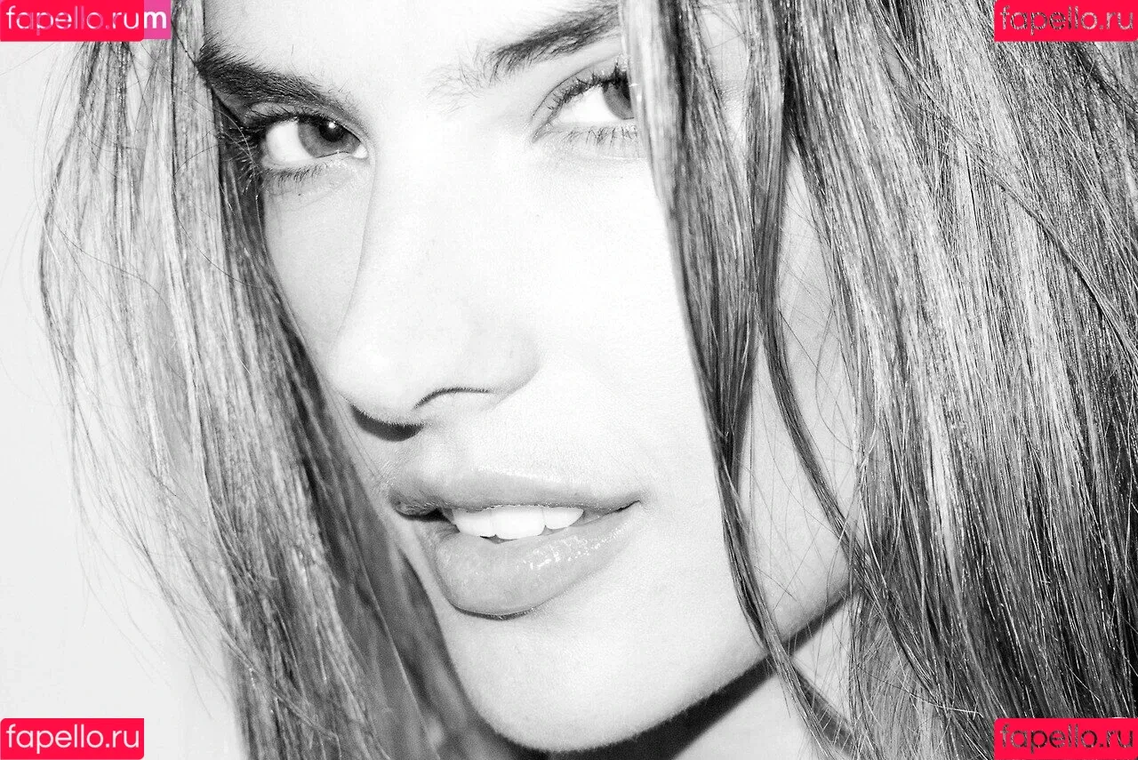 Alessandra Ambrosio / aleambrosio / alelovesanja / alessandraambrosio Onlyfans Photo Gallery 